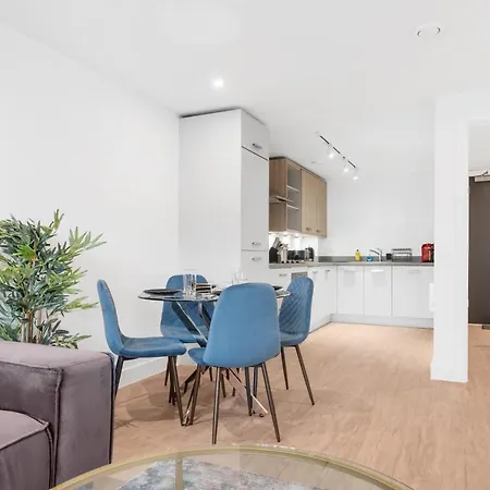 Ebra Stays - Choice Of 2 Or 3 Individual Beds - Luxury New Build ✪ Centre, Digbeth ✓ Smart Tv's & Large Corner Sofa - Apartament