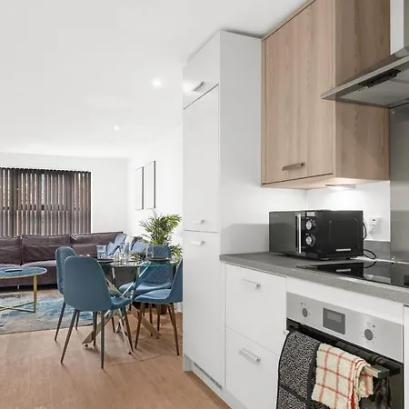 Apartament Ebra Stays - Choice Of 2 Or 3 Individual Beds - Luxury New Build ✪ Centre, Digbeth ✓ Smart Tv's & Large Corner Sofa - Birmingham