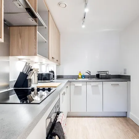 Ebra Stays - Choice Of 2 Or 3 Individual Beds - Luxury New Build ✪ Centre, Digbeth ✓ Smart Tv's & Large Corner Sofa - *