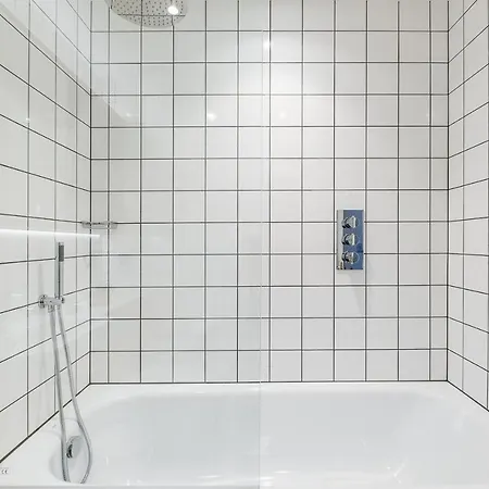 Ebra Stays - Choice Of 2 Or 3 Individual Beds - Luxury New Build ✪ Centre, Digbeth ✓ Smart Tv's & Large Corner Sofa - Apartament *