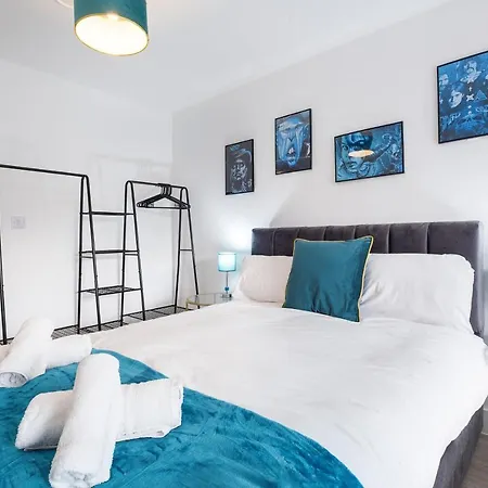Ebra Stays - Choice Of 2 Or 3 Individual Beds - Luxury New Build ✪ Centre, Digbeth ✓ Smart Tv's & Large Corner Sofa - * Birmingham